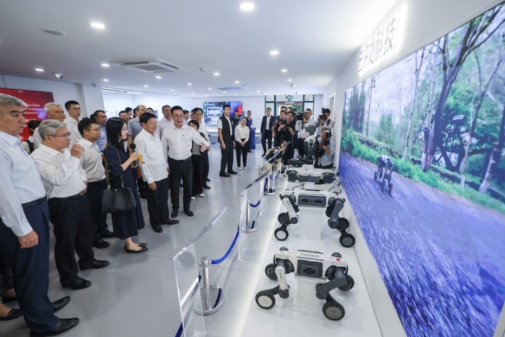 Leaders' visits offer view of China's future