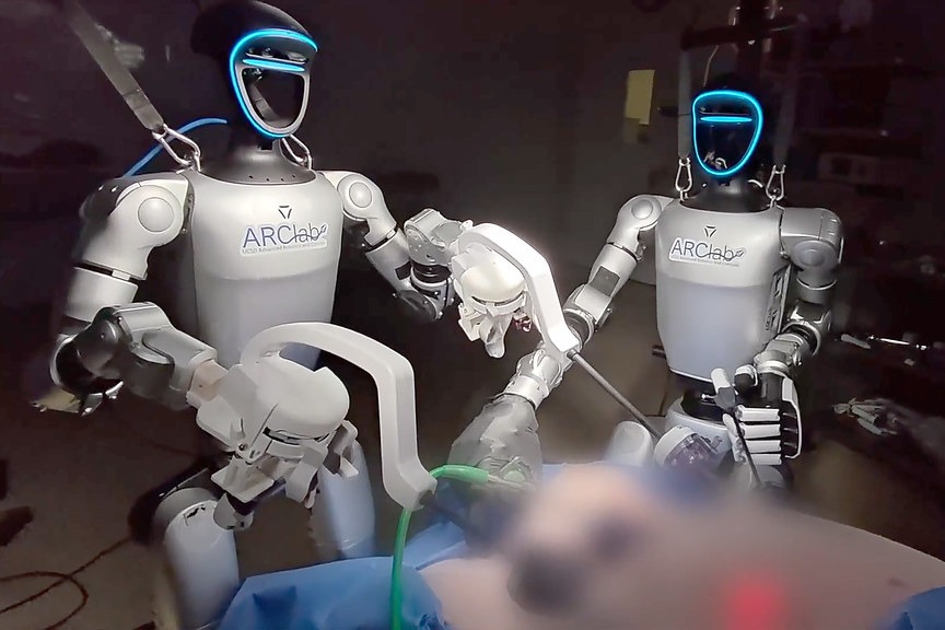 Chinese humanoid robot used in landmark surgery