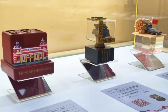 Seal carvings tell stories of China's automotive industry