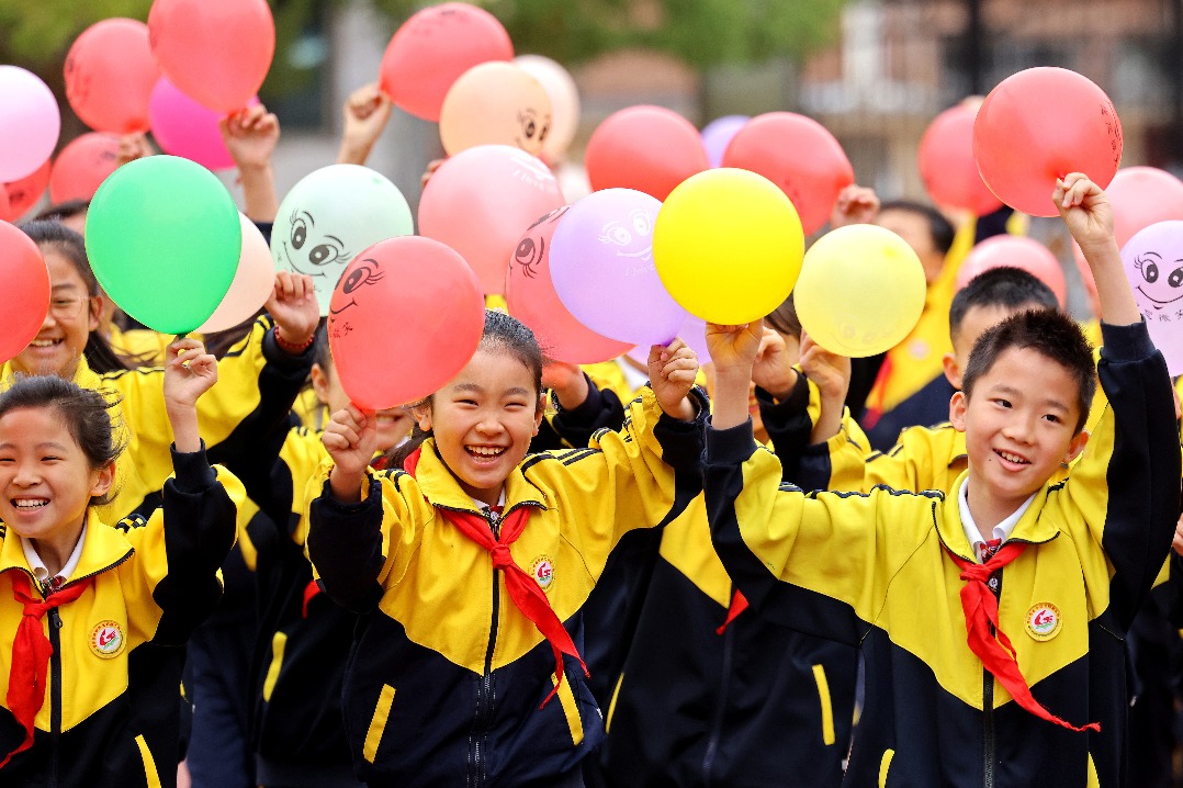 Xi stresses basic education development