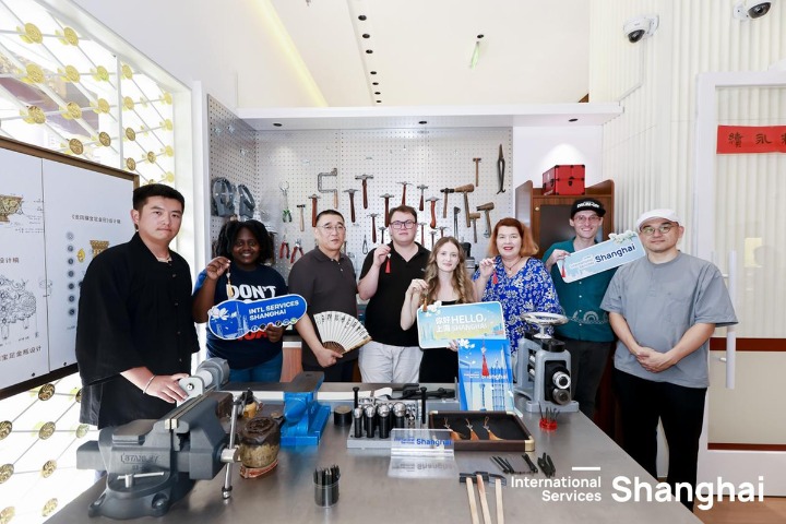 Expats create custom Shanghai Style jewelry by hand