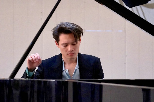 Rising star Ju Xiaofu honored with Young Musician Award
